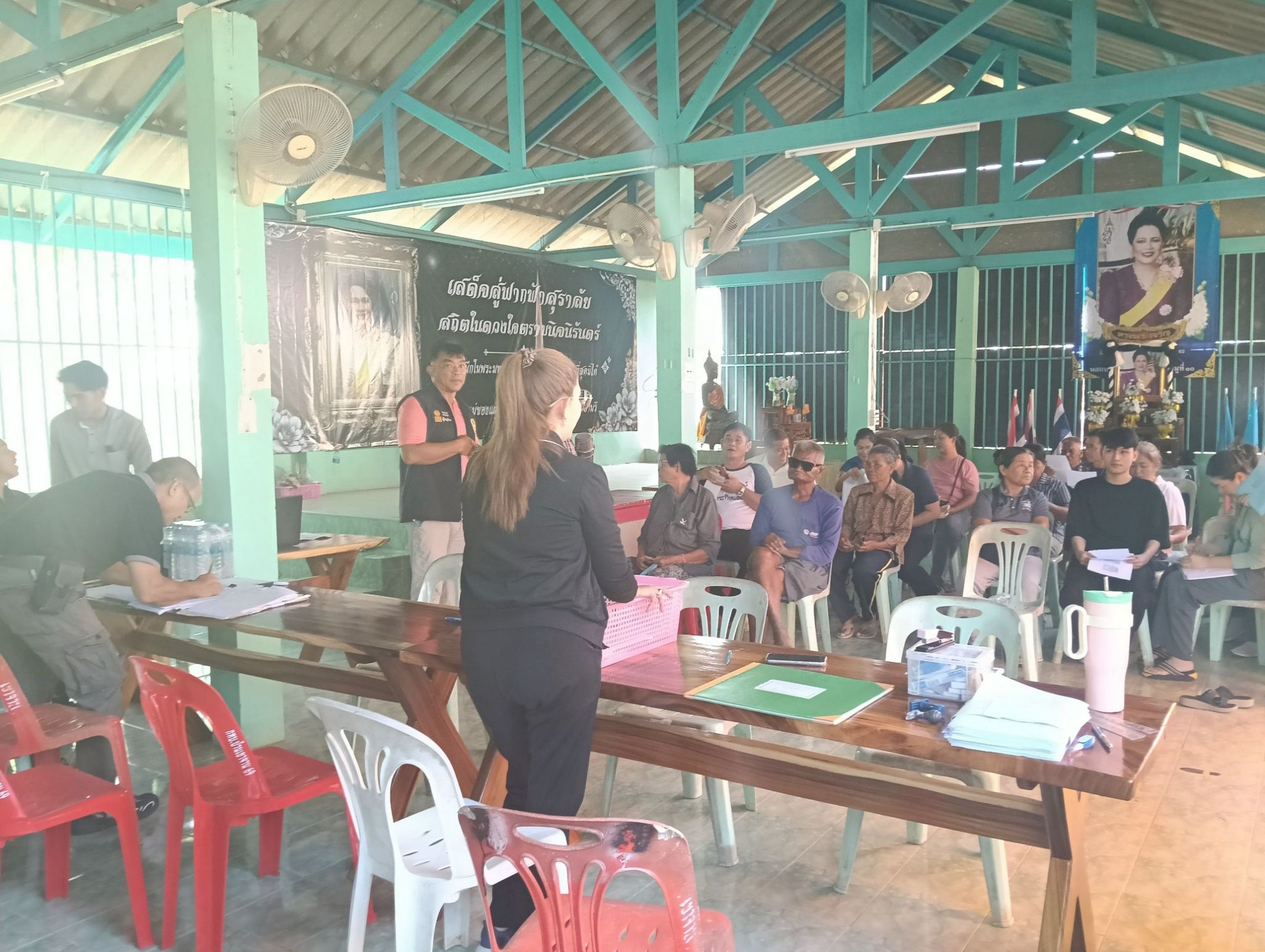 title - วันที่ 1 เมษายน 2569 นายวิทูล ประดิษฐ์บุญ ปฏิรูปที่ดินจังหวัดปราจีนบุรี มอบหมายให้ นายลิขิต ผันผ่อน ผู้อำนวยการกลุ่มกฎหมาย นางสาวปาริชาติ ศรีปราชญ์ ผู้อำนวยการกลุ่มยุทธศาสตร์และการปฏิรูปที่ดิน พร้อมด้วย เจ้าหน้าที่ ส.ป.ก.ปราจีนบุรี ลงพื้นที่ออกศูนย์บริการเคลื่อนที่“Mobile Unit” ณ ตำบลย่านรี อำเภอกบินทร์บุรี จังหวัดปราจีนบุรี